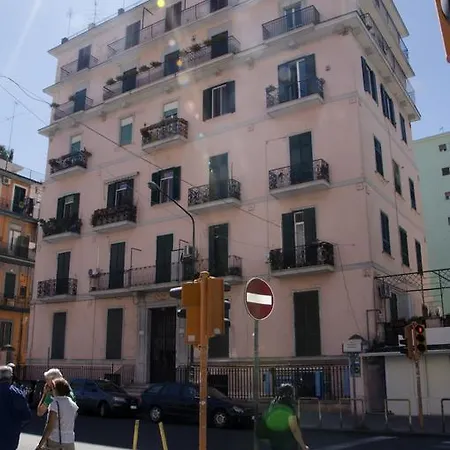 Italia Al Vomero * Neapol